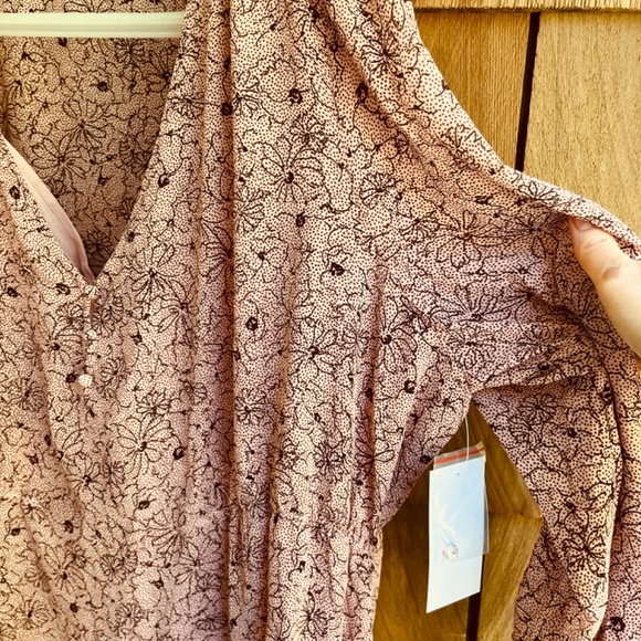 Nordstrom Rack 1X Chiffon V-Neck Long Sleeve Blouse And camisole Floral Print. - Picture 9 of 16